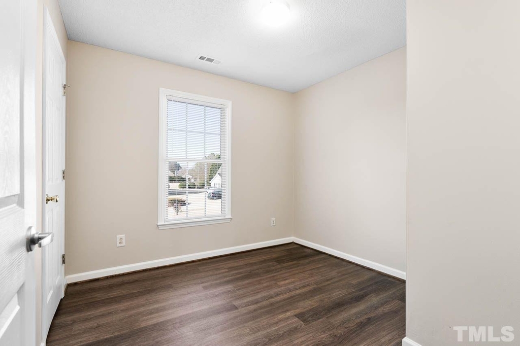 304 Center Heights Court - Photo 15