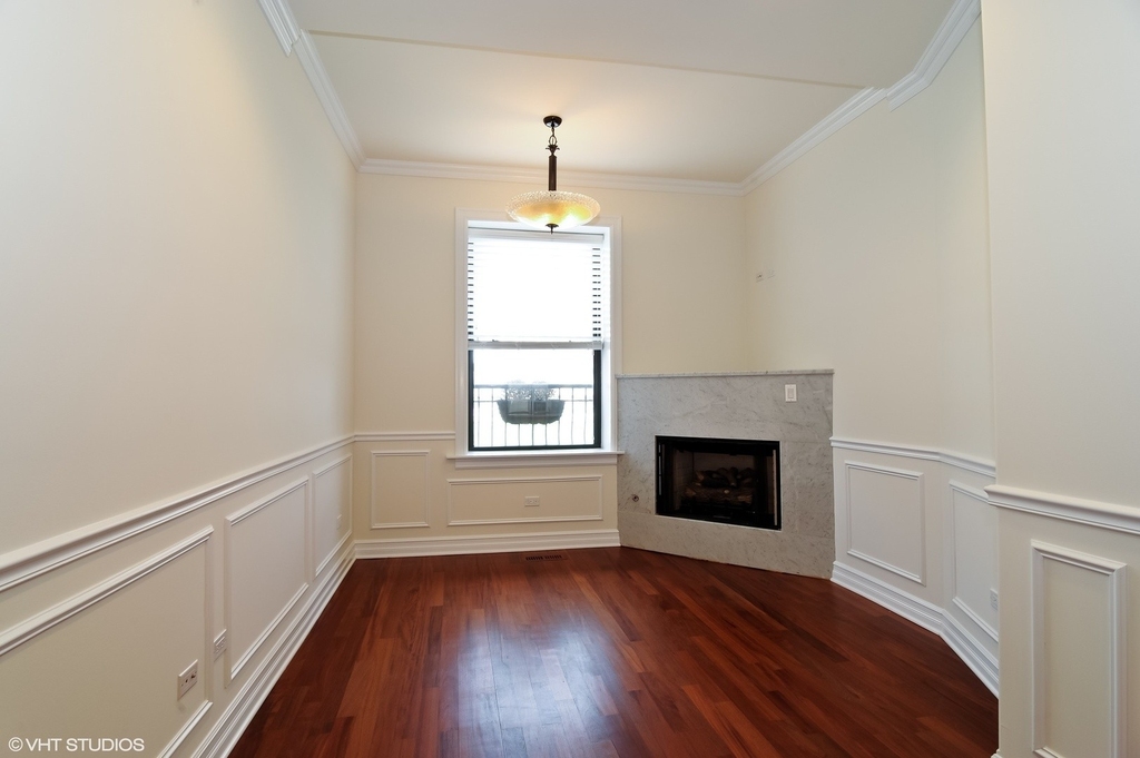 323 W Webster Avenue - Photo 1