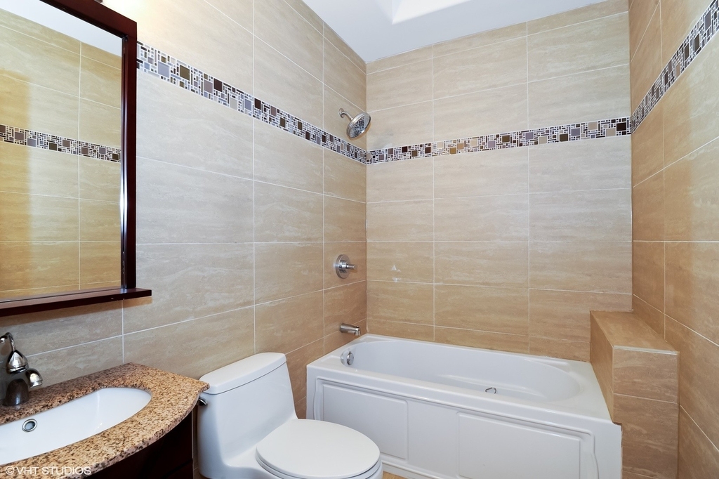 323 W Webster Avenue - Photo 9