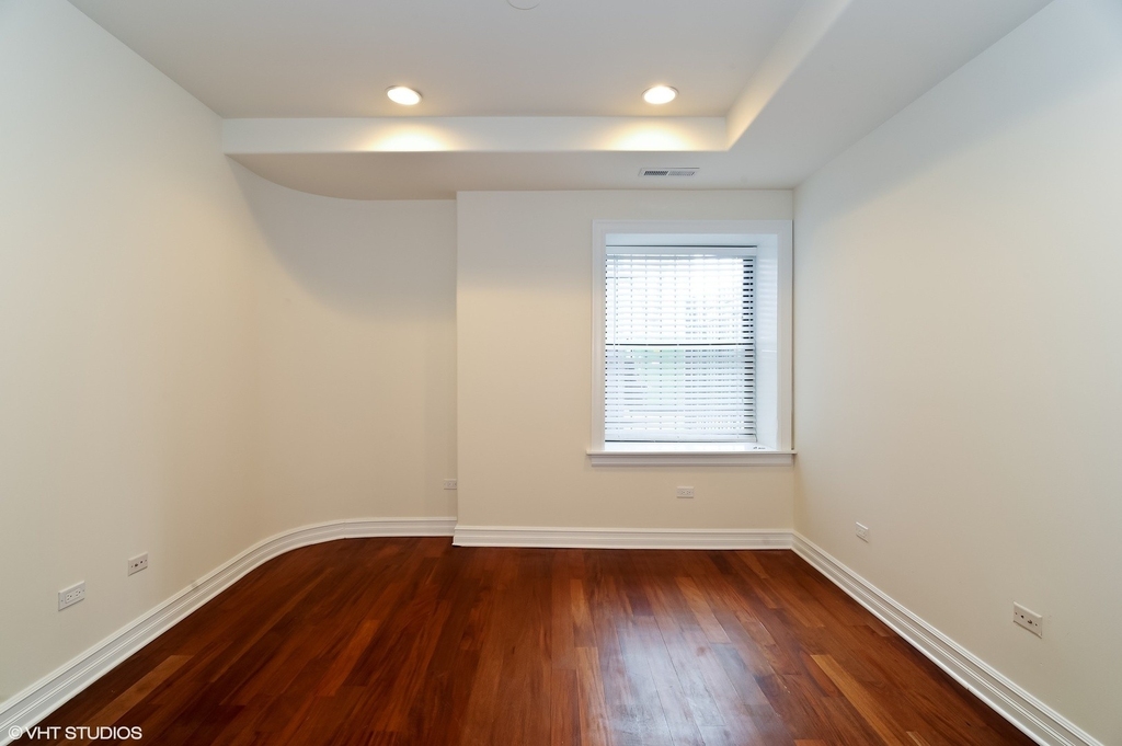 323 W Webster Avenue - Photo 8