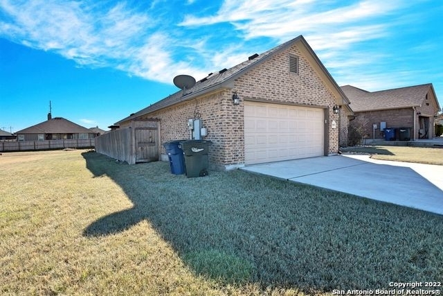 1643 Sun Bay Dr - Photo 1