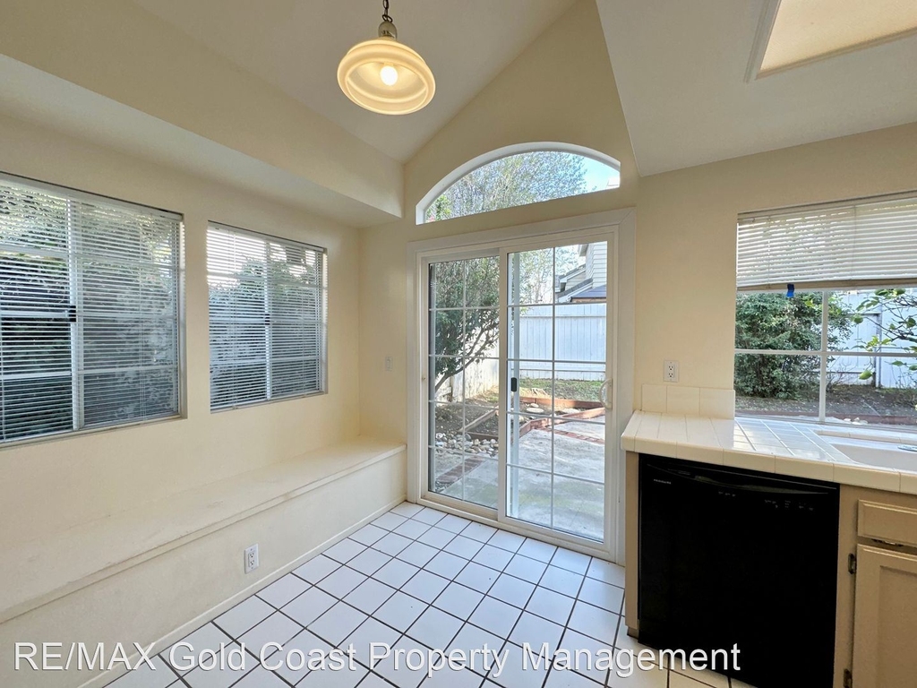 2510 Seadrift Court - Photo 13