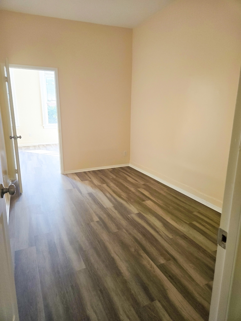 54-6 Nurge Avenue - Photo 3