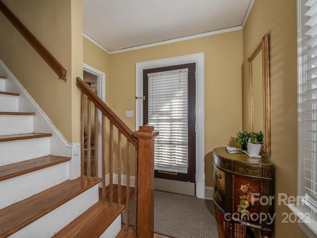 1218 Kenilworth Avenue - Photo 2