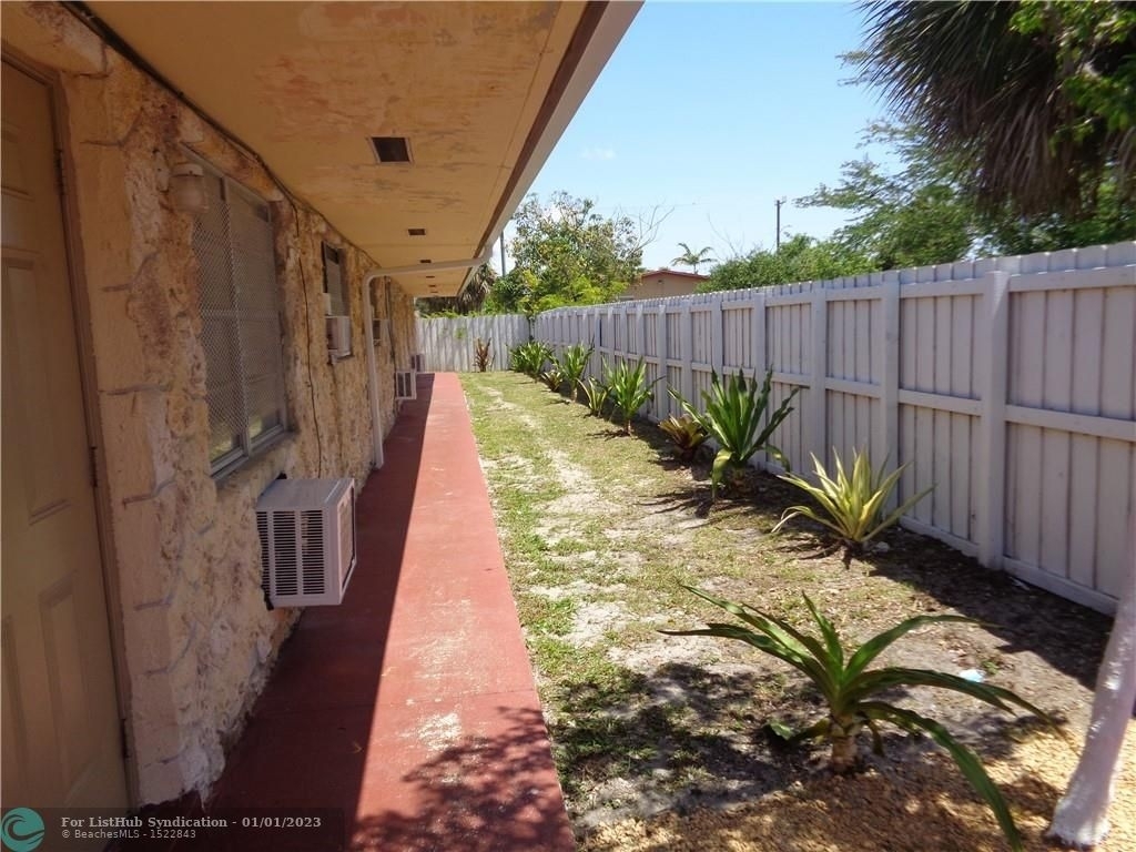345 Nw 5th St - Photo 2