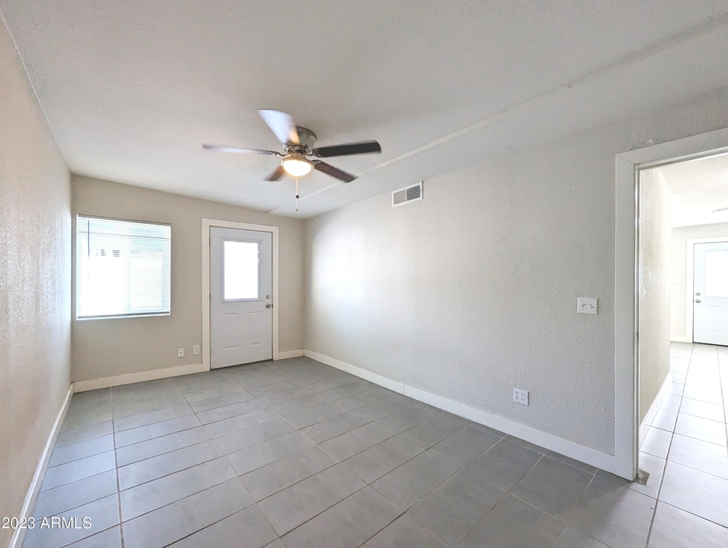 1404 E Mountain View Road - Photo 18