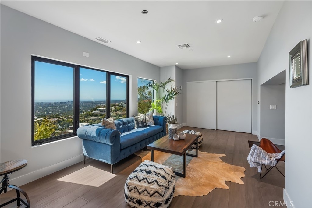 2287 Sunset Plaza Drive - Photo 43