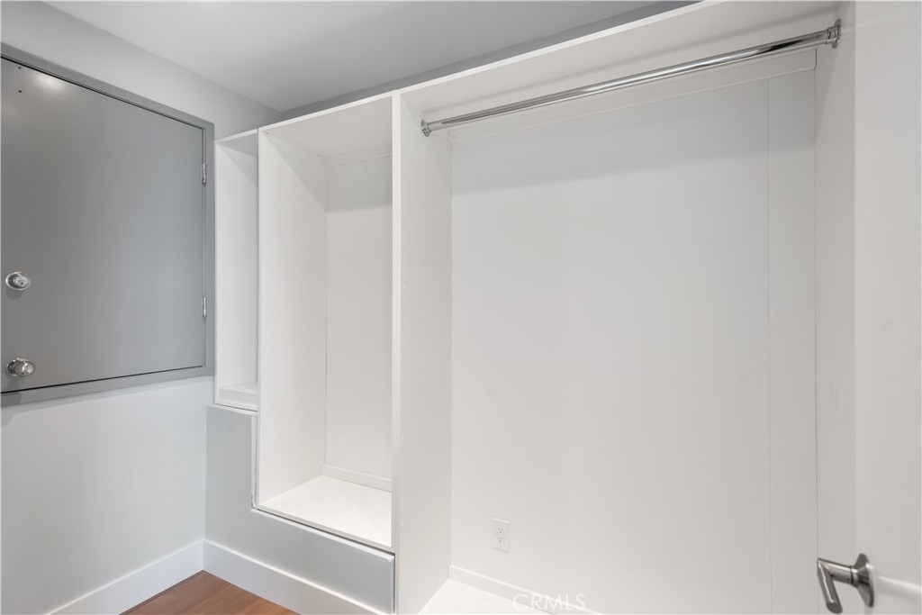2287 Sunset Plaza Drive - Photo 38
