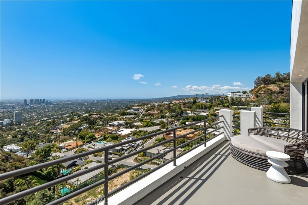 2287 Sunset Plaza Drive - Photo 22