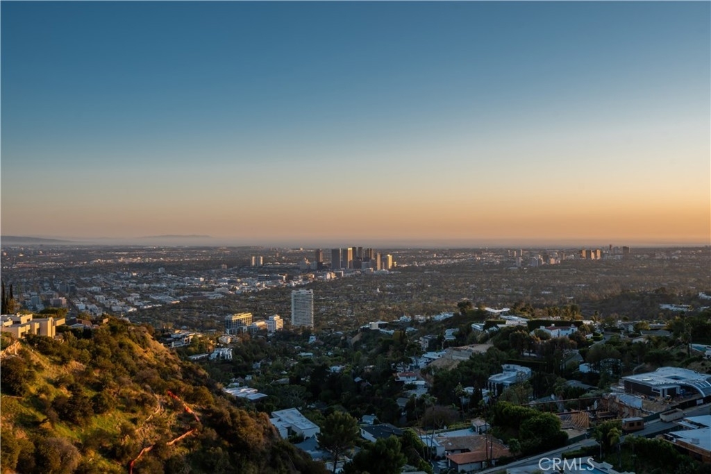 2287 Sunset Plaza Drive - Photo 55