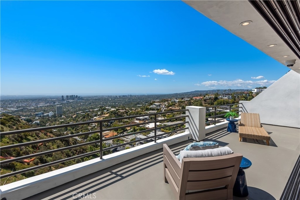 2287 Sunset Plaza Drive - Photo 30