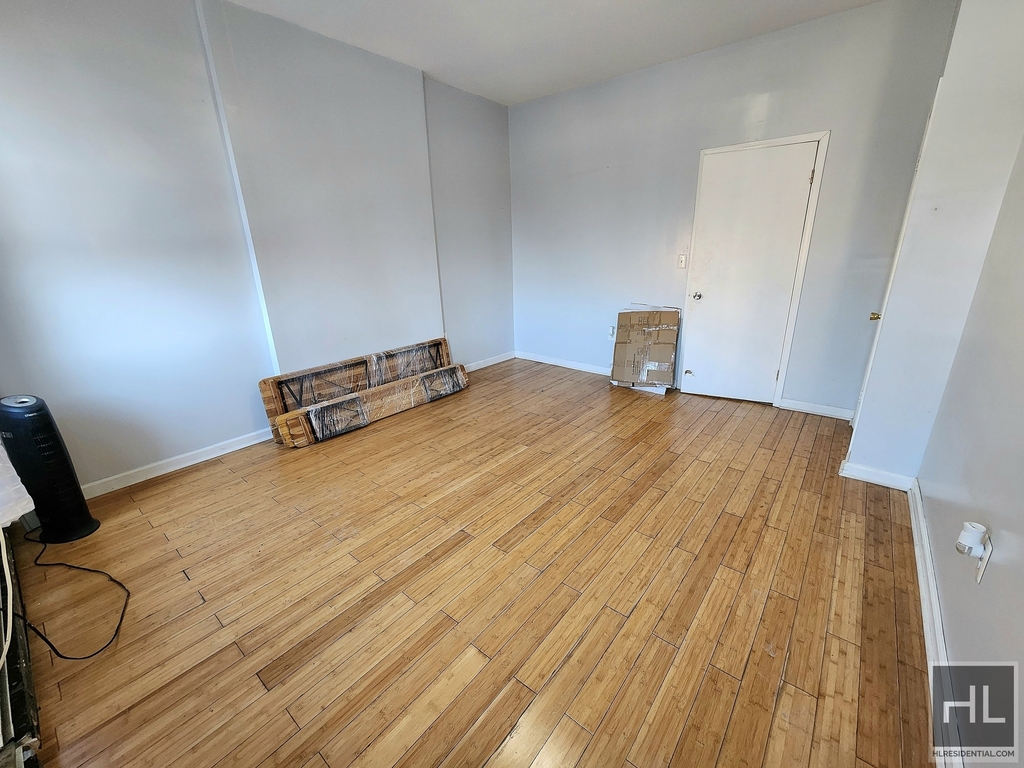 65 Ralph Avenue - Photo 2