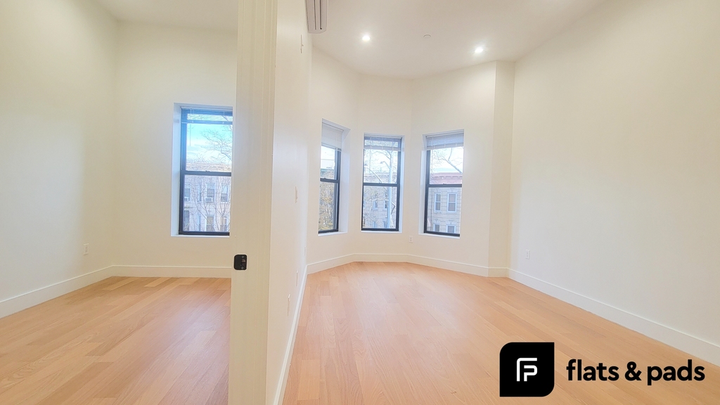 1467 Jefferson Avenue - Photo 1