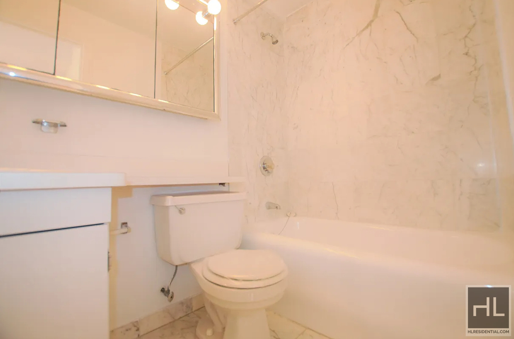 150 East 39th Street - Photo 2