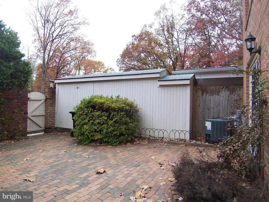 8345 Wickham Rd - Photo 23