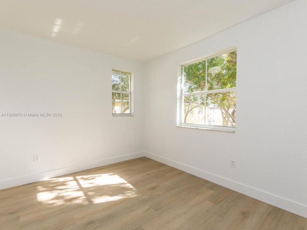 1666 Se 27th Ct - Photo 19