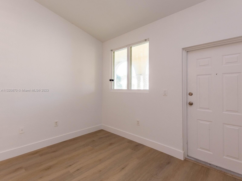 1666 Se 27th Ct - Photo 4