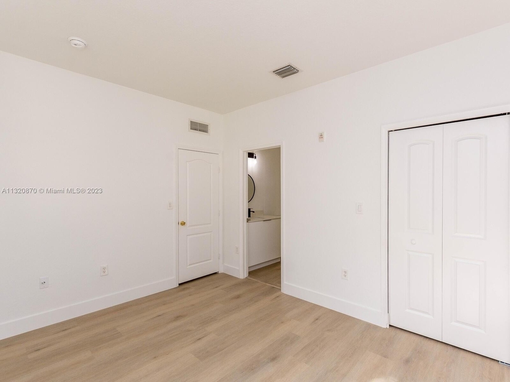 1666 Se 27th Ct - Photo 21