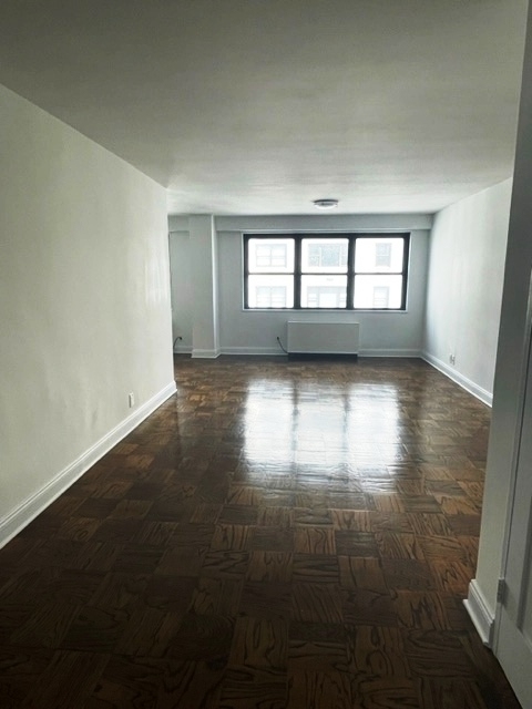 400 East 89th St  200.00 rebate - Photo 1