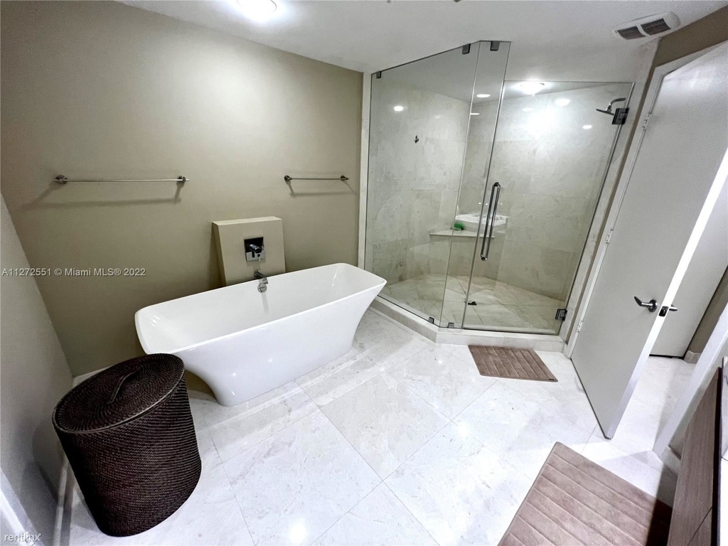 17301 Biscayne Blvd Apt 1809 - Photo 5