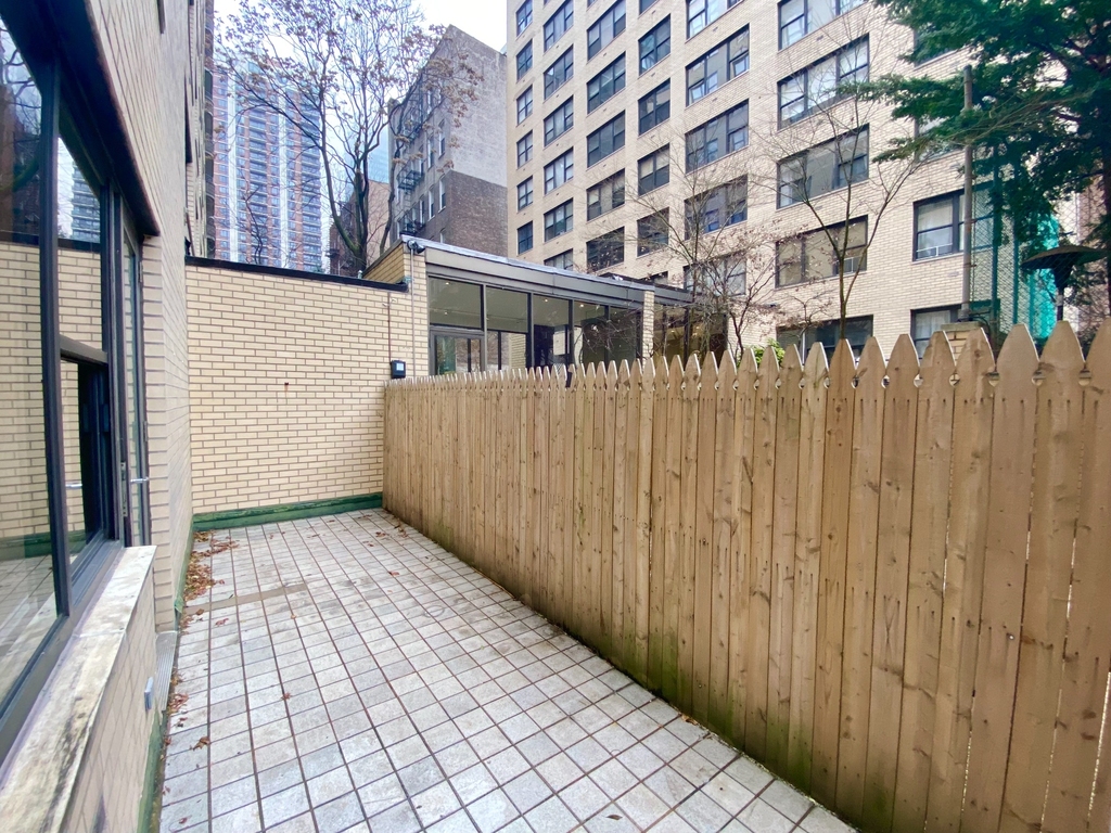 East 49th Street - Photo 12