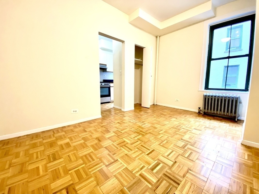 Large Studio East 79th Street - Photo 0