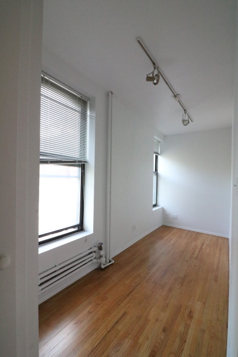 600 West 52nd Street - Photo 3