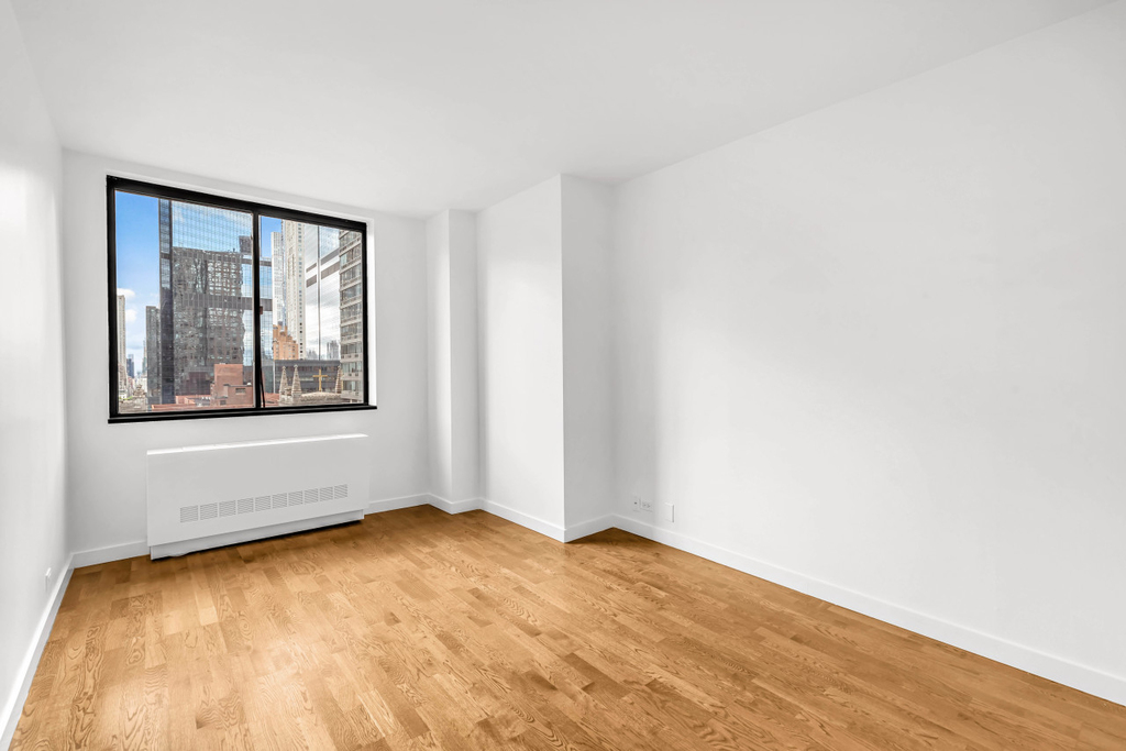 124 West 60th Street - Photo 2