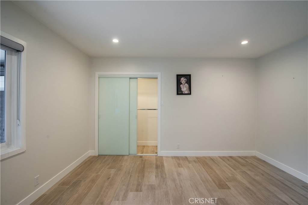 4450 Hayvenhurst Avenue - Photo 28