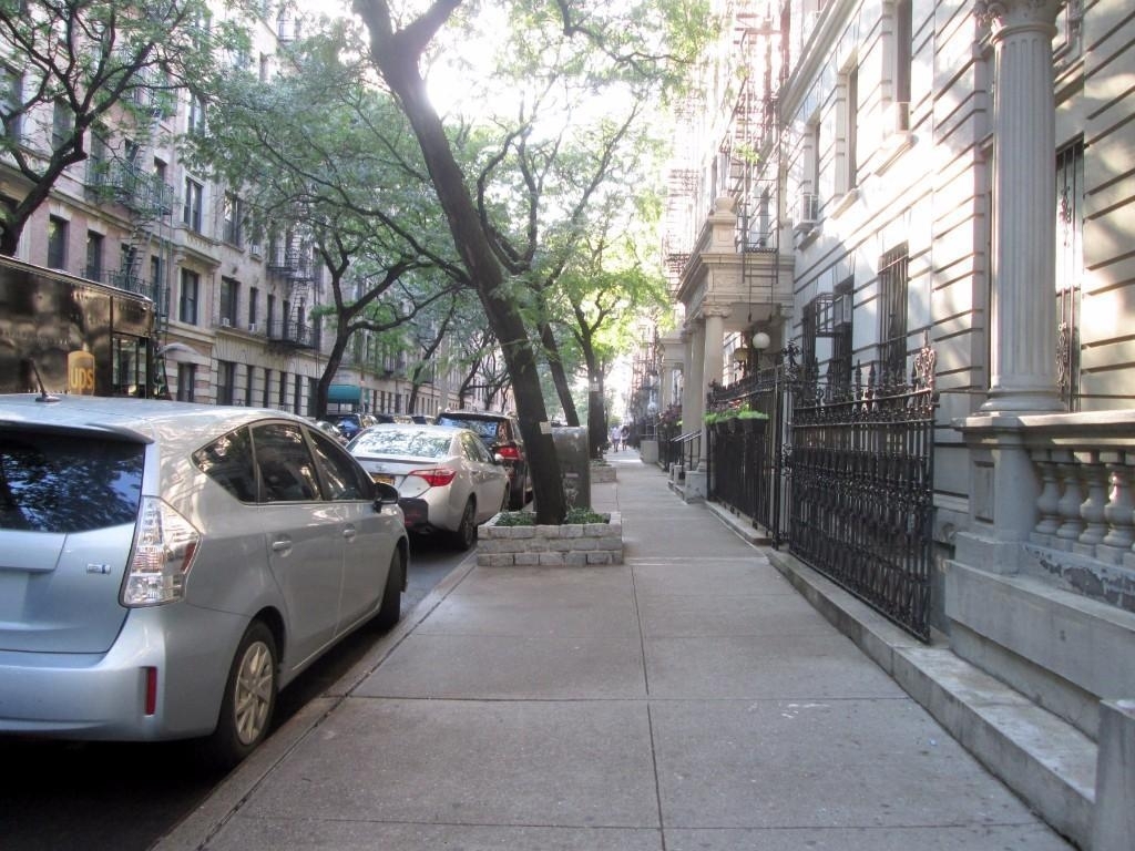 West 111th Street - Photo 12