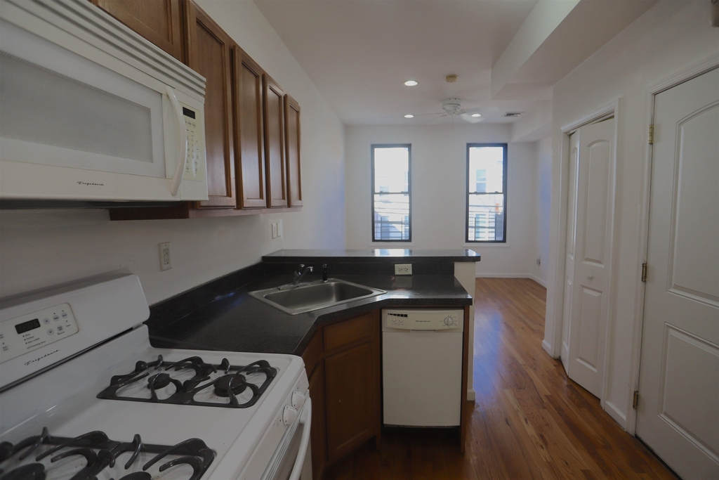 158 Sherman Ave - Photo 1