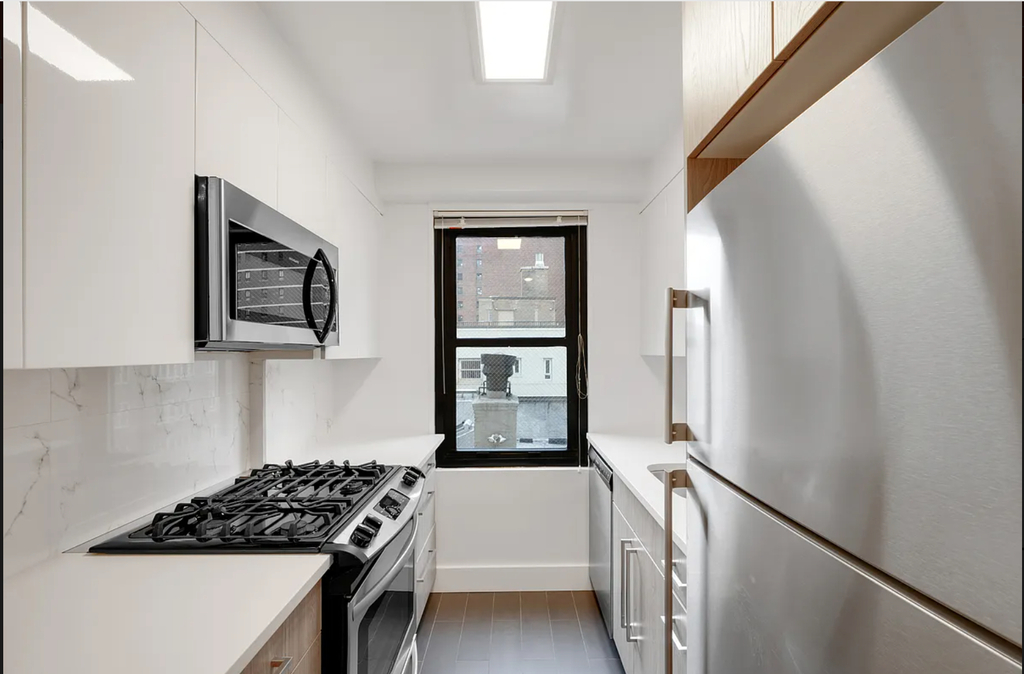   West 56th Street - Photo 2