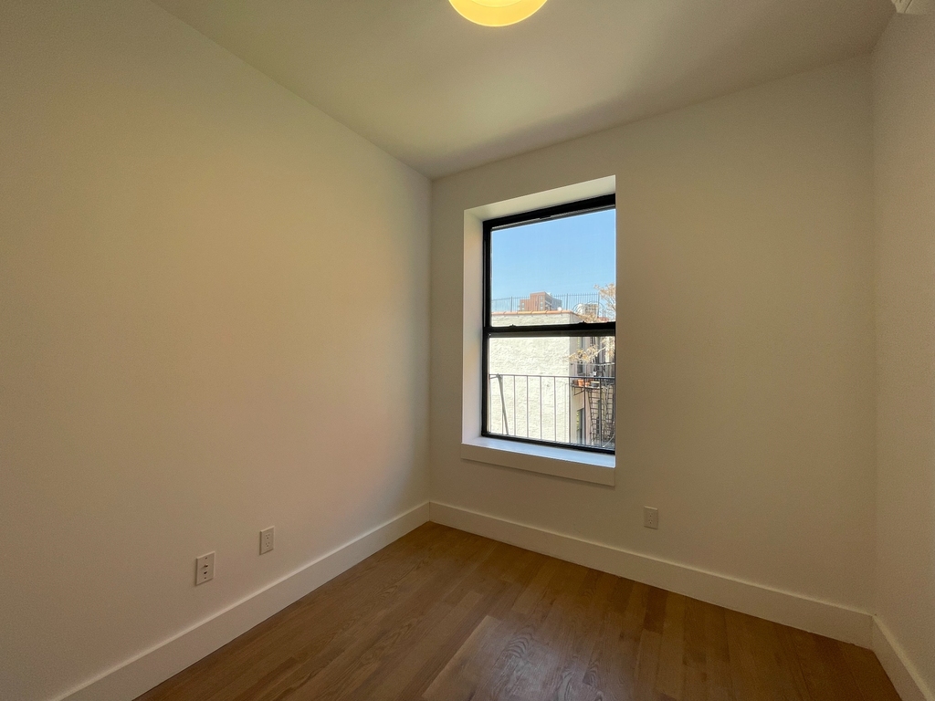 435 Dekalb Ave - Photo 4