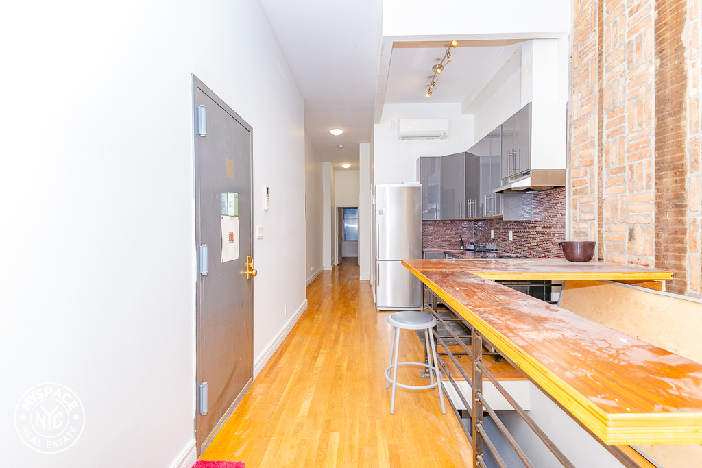 153 Wilson Avenue - Photo 4