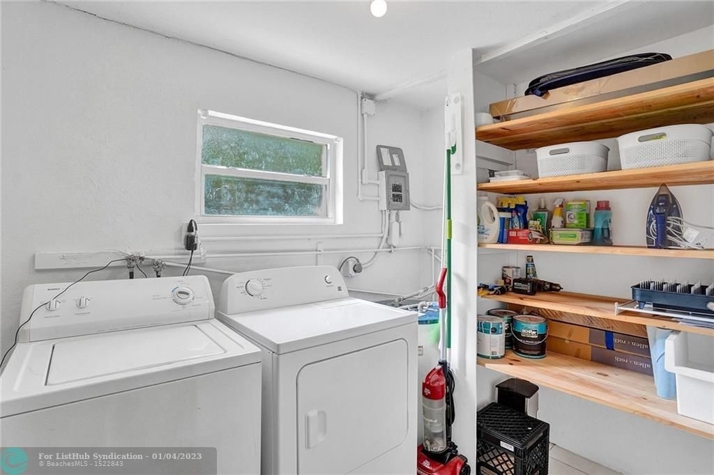 1015 Sw 21st St - Photo 11