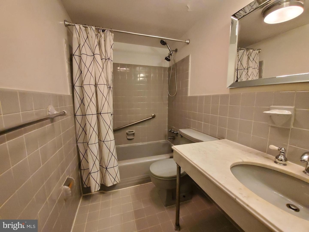 4201 Cathedral Ave Nw #1005 E. - Photo 24