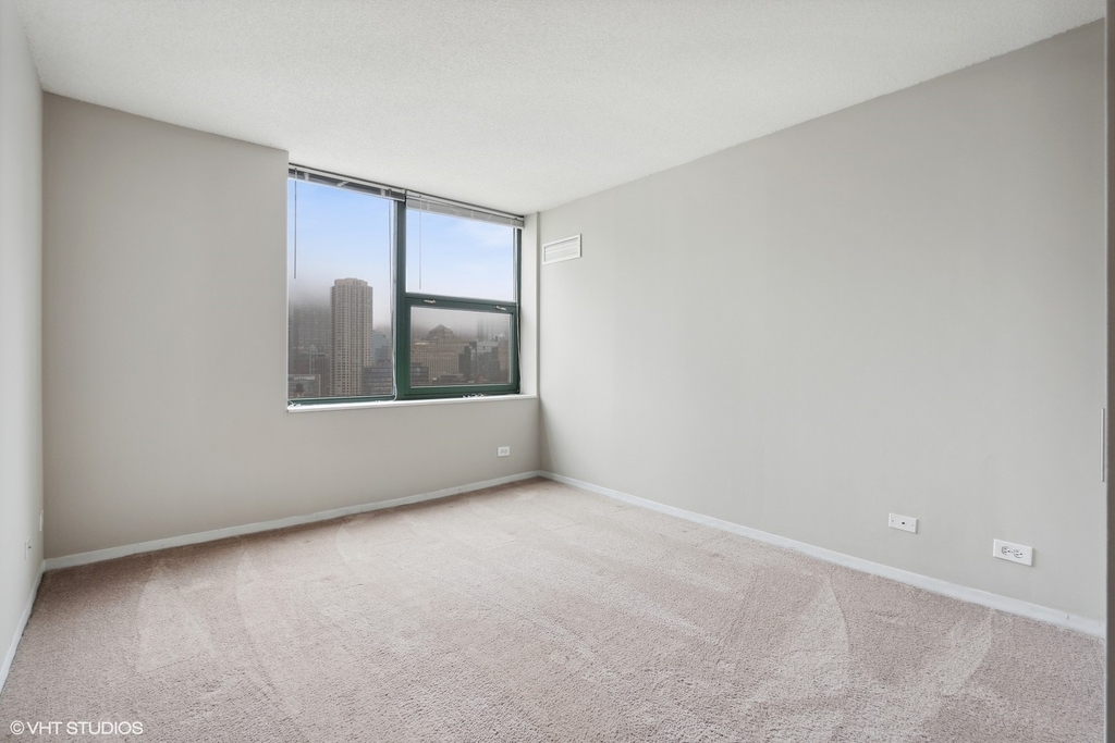 77 W Huron Street - Photo 8