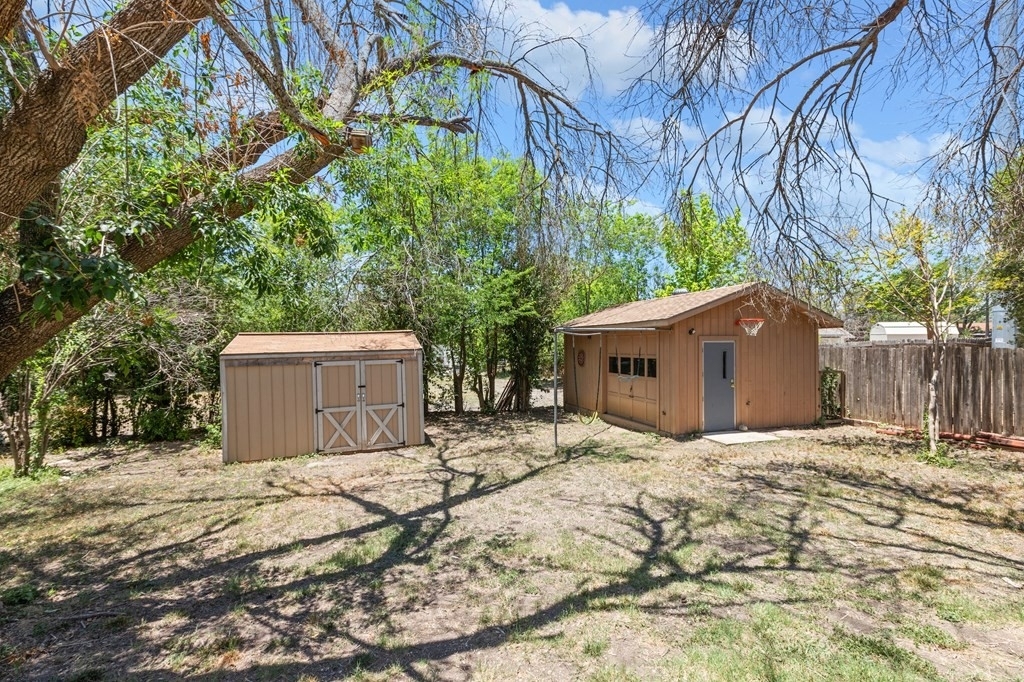 1911 Singing Wind Dr - Photo 28