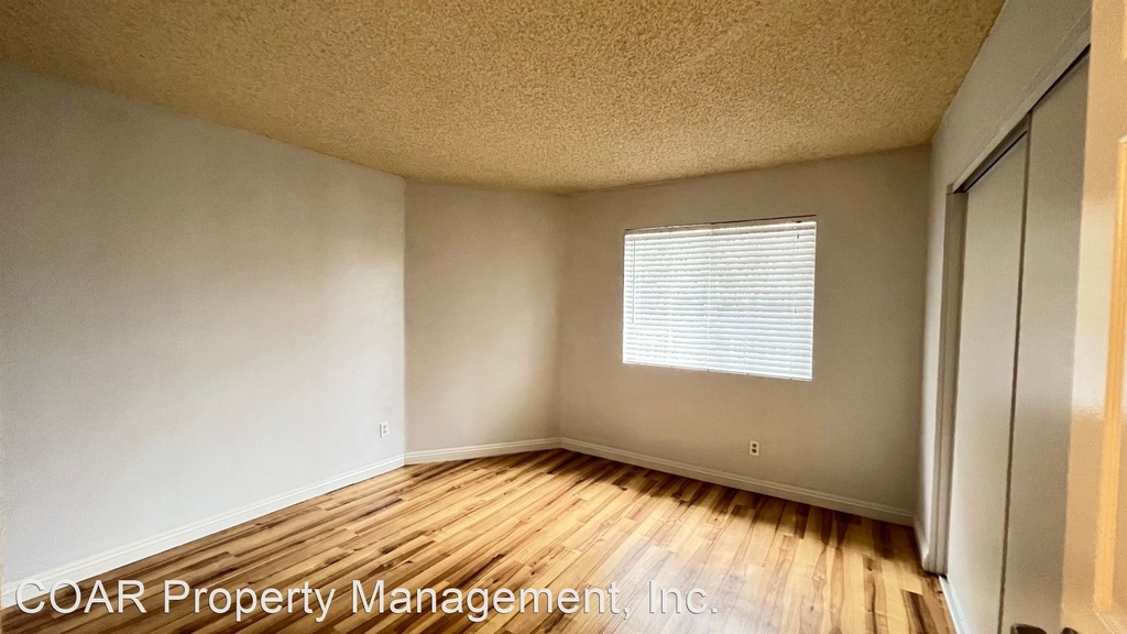 1090 Newport Avenue - Photo 6