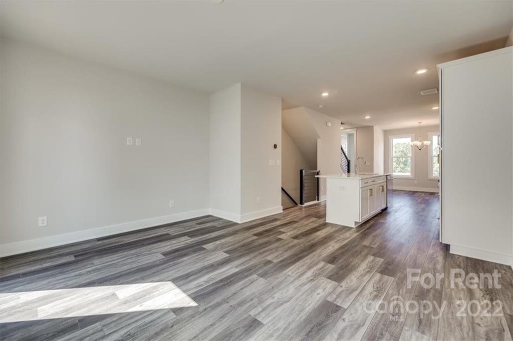 513 W Tremont Avenue - Photo 2