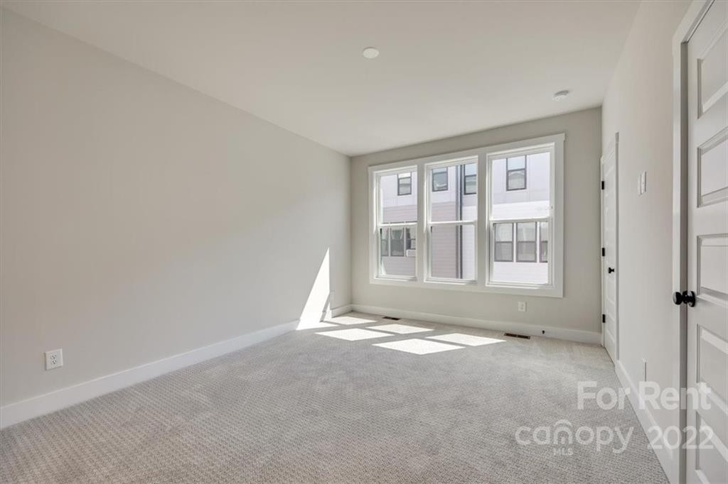 513 W Tremont Avenue - Photo 13