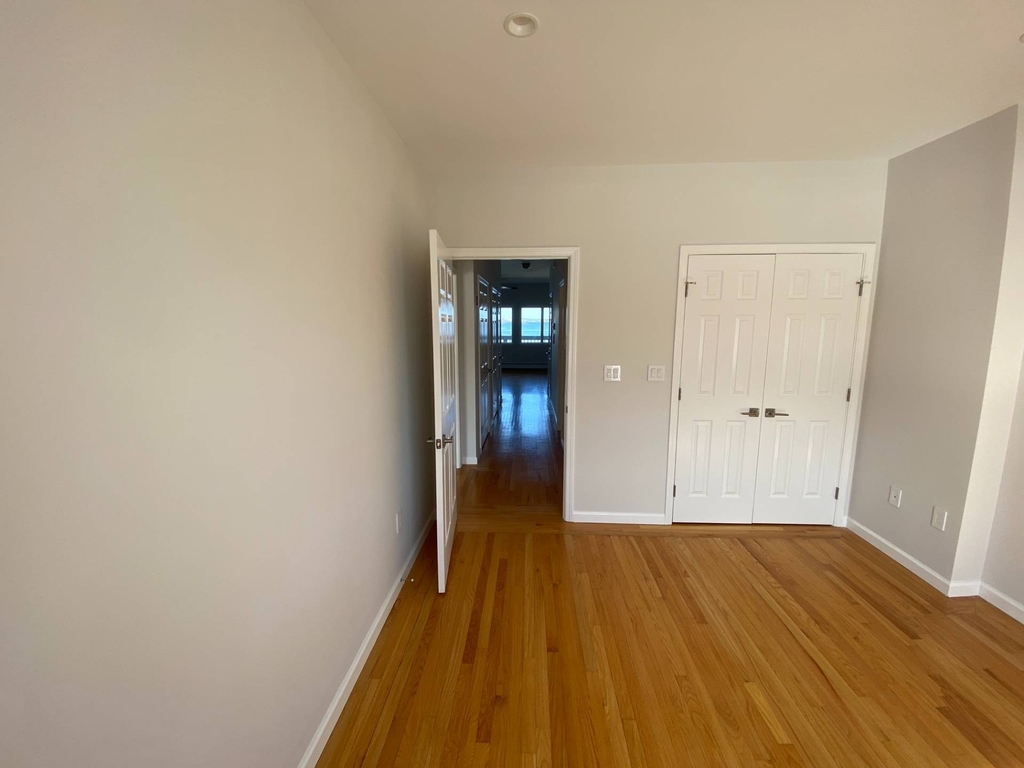 244  Bowne Street - Photo 8