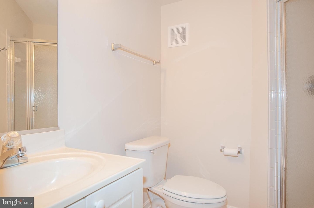 5958 Founders Hill Dr #101b - Photo 18