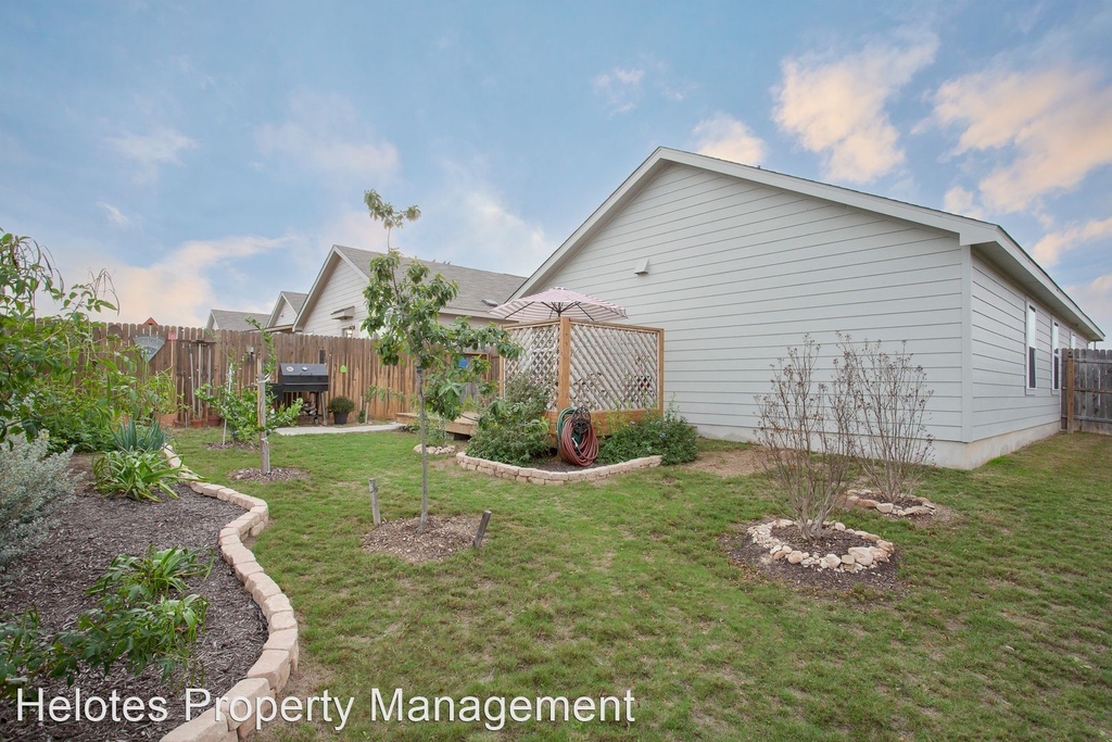 8956 Yorkshire Way - Photo 28