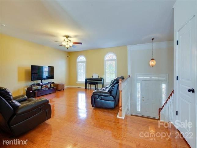 15250 R Kessler Drive - Photo 3