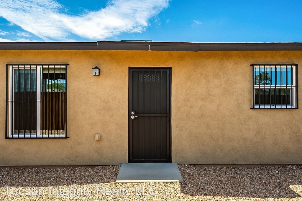 615 S. Santa Rita Ave. - Photo 2