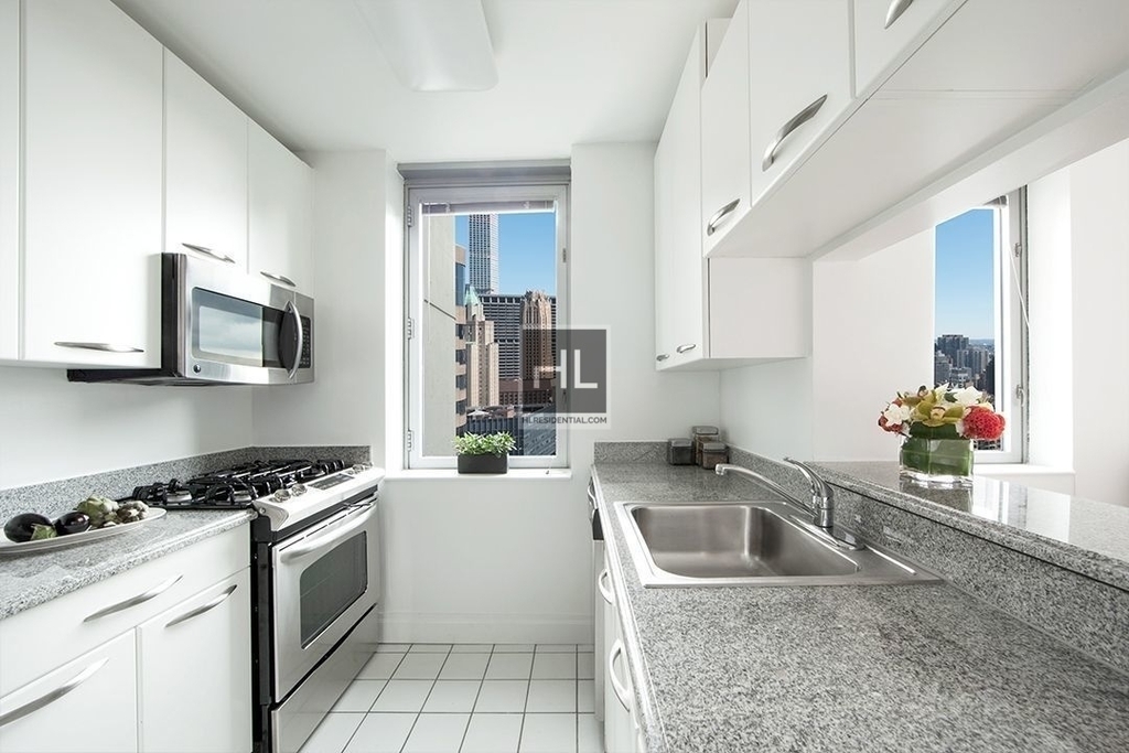 East 44th Street - Photo 1