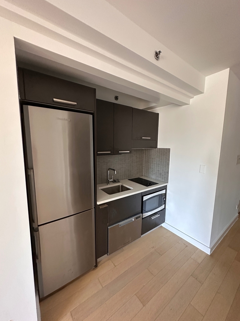 NO FEE STUDIO on 3rd Avenue and 39th Street - Photo 1