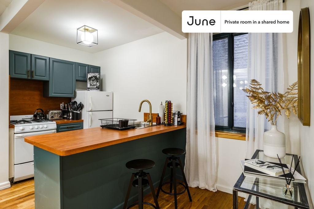 375 East 10th Street - Photo 6