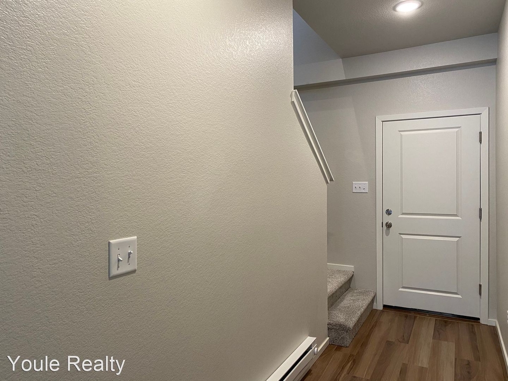 557 Vicot Way - Unit F - Photo 21